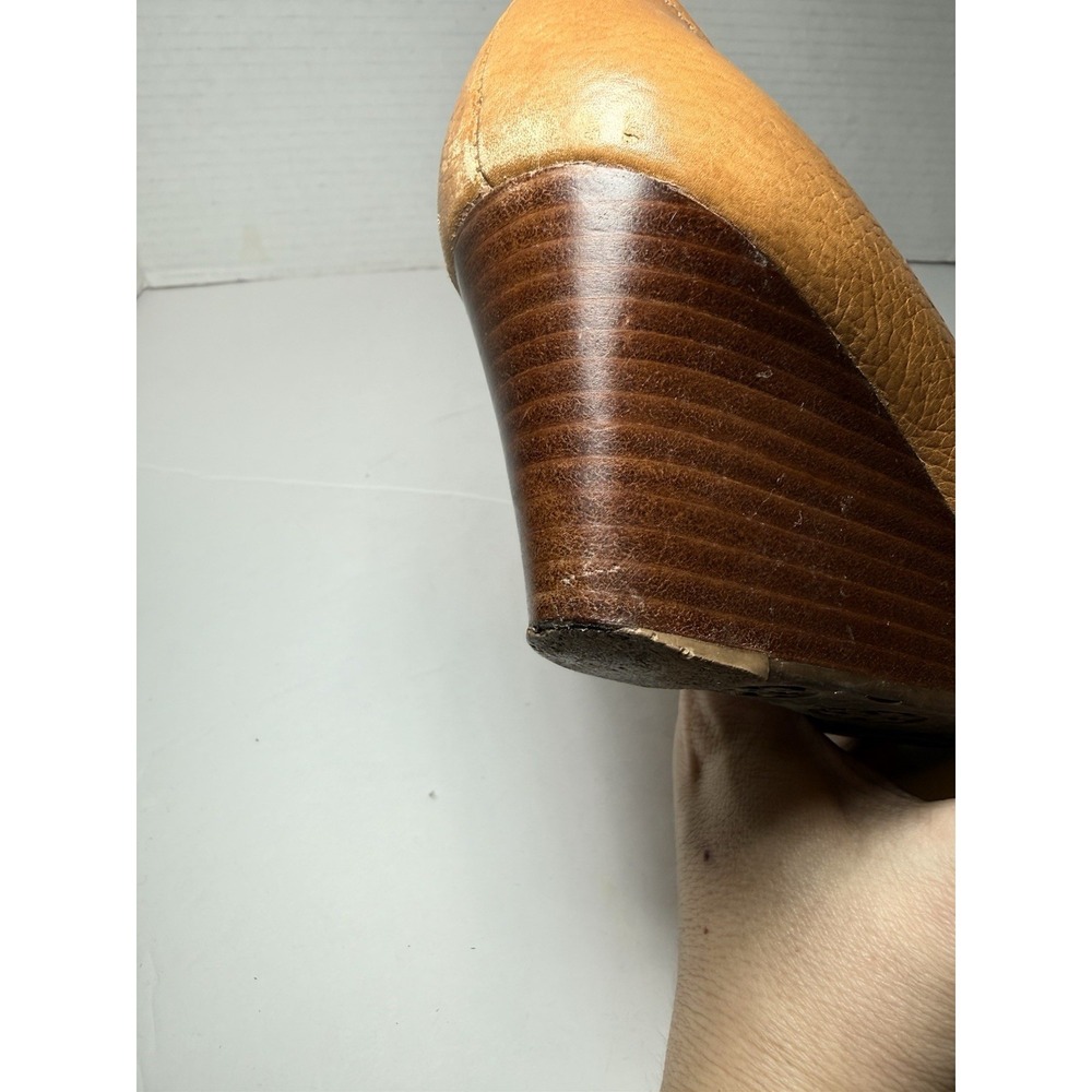 Tory Burch Sally 2 Peep Toe Wedge Heels Tan Leather Gold Logo Women's Sz 7.5 - Picture 16 of 16